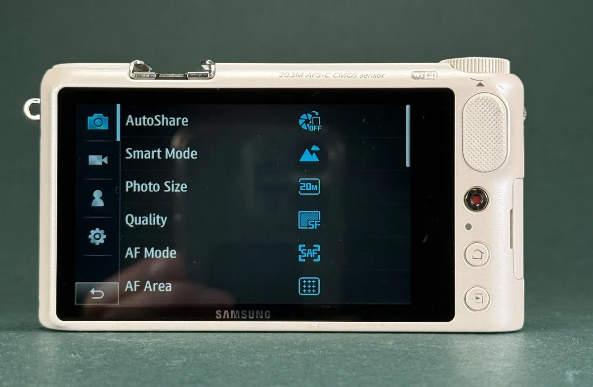 Samsung NX2000 with Samsung 16mm f/2.4 Wide Lens - Image 3