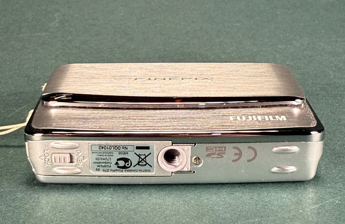 Fujifilm FinePix Z Series Z70 12.2MP Digital - Image 3