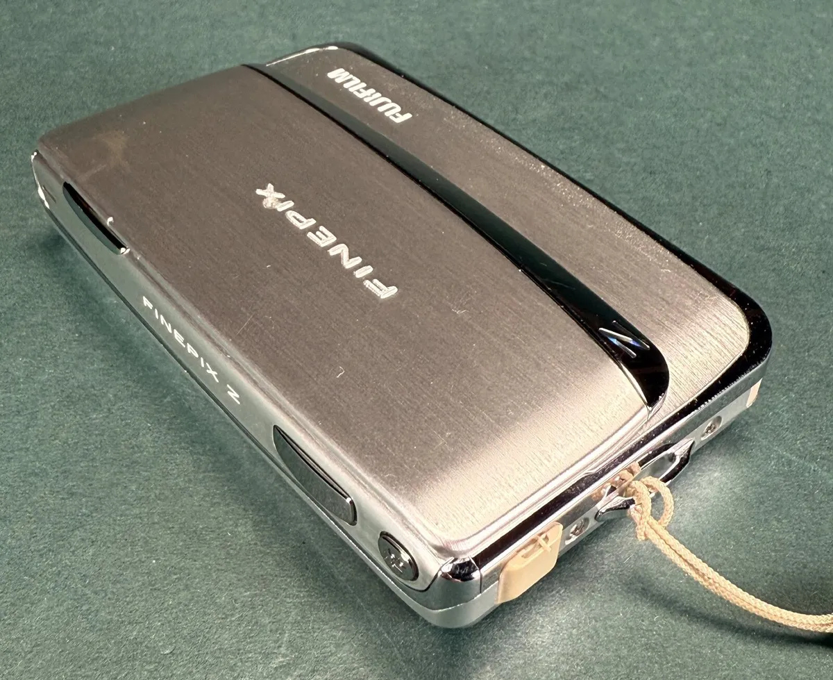 Fujifilm FinePix Z Series Z70 12.2MP Digital - Image 4