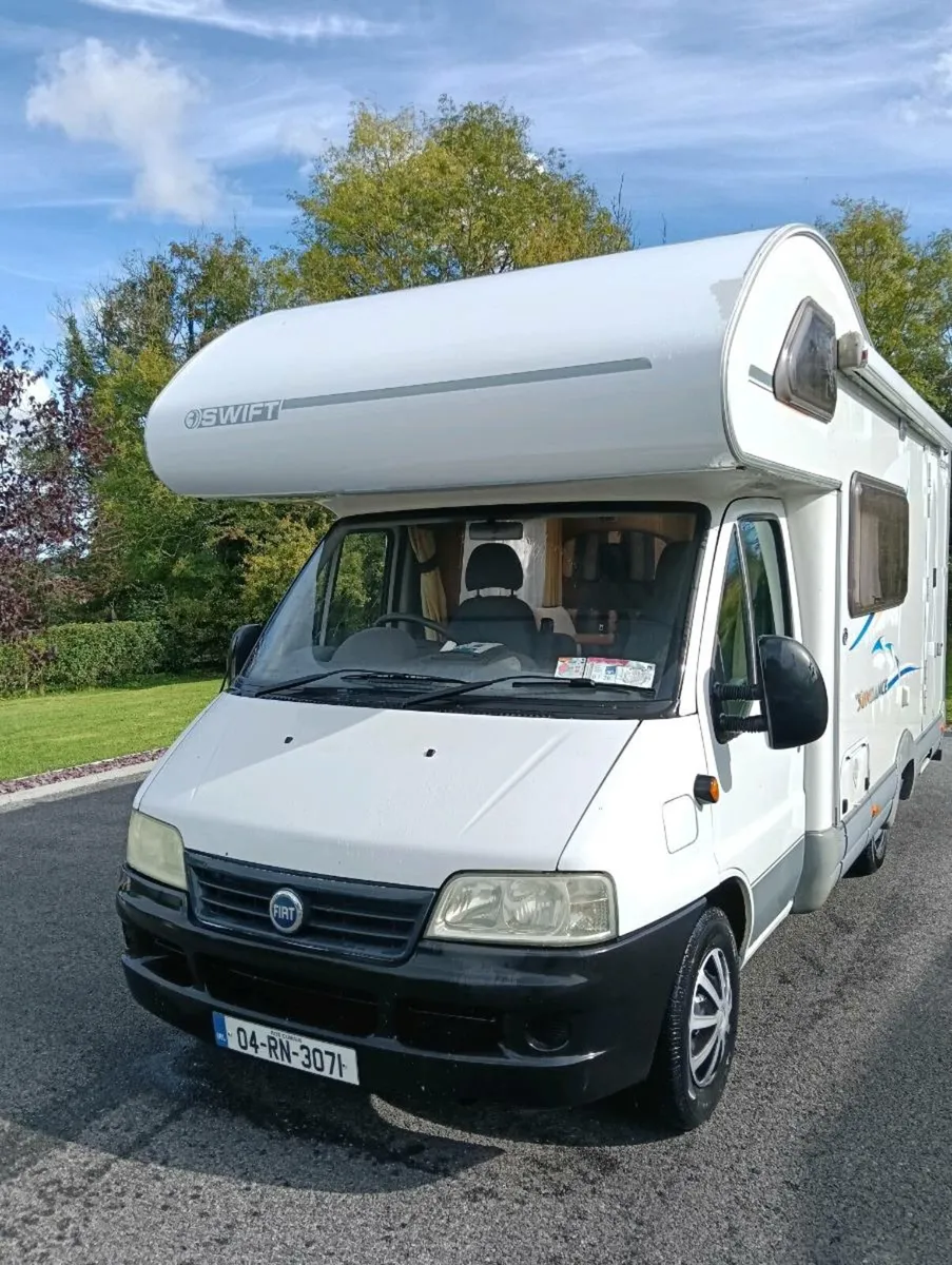 2004 motorhome - Image 1