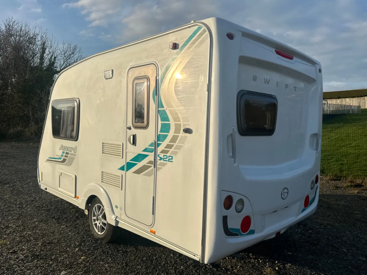👌 SUPER LIGHTWEIGHT SWIFT 2 BERTH CARAVAN👌 - Image 2