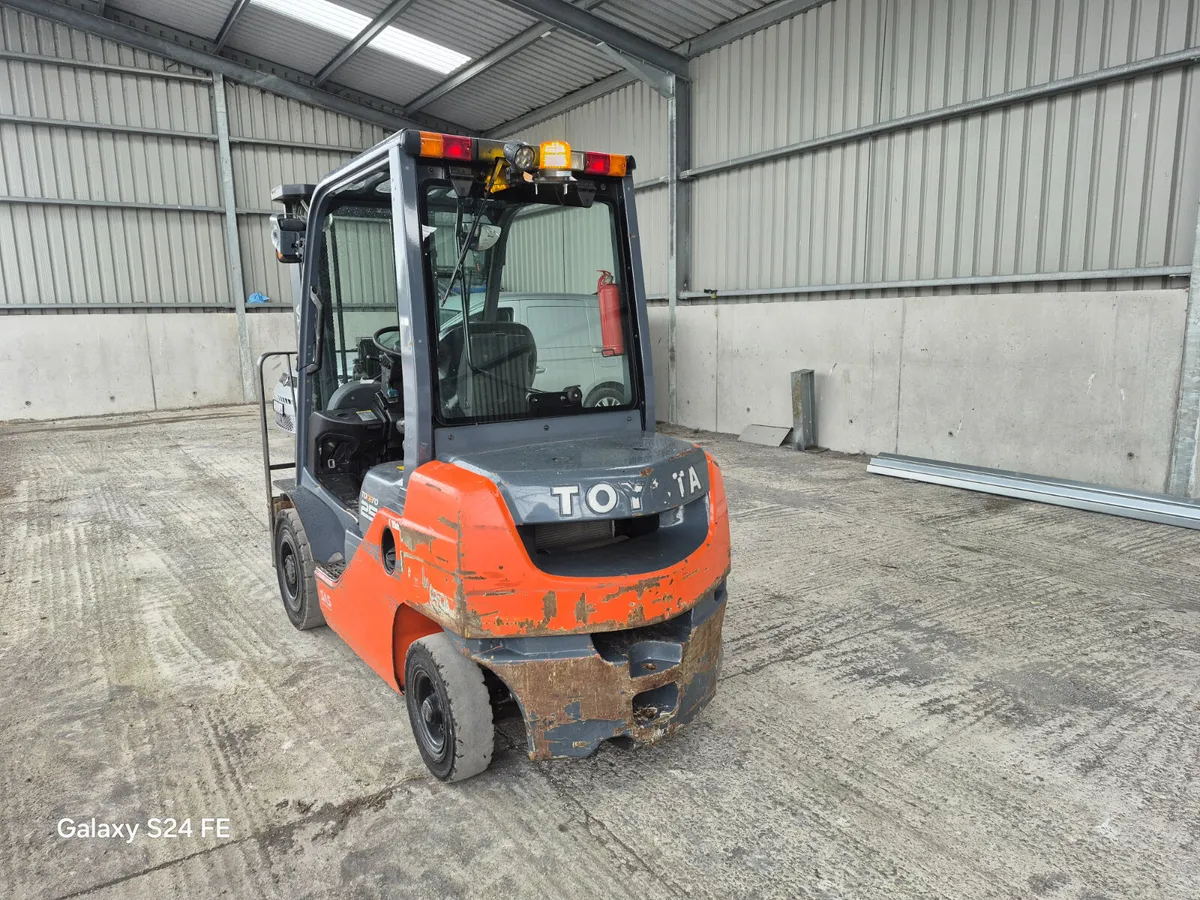 Toyota forklift - Image 2