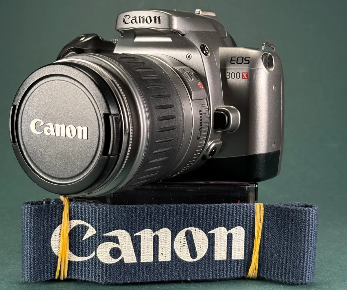 Canon EOS 300X film SLR camera Canon EF 28-90 - Image 1