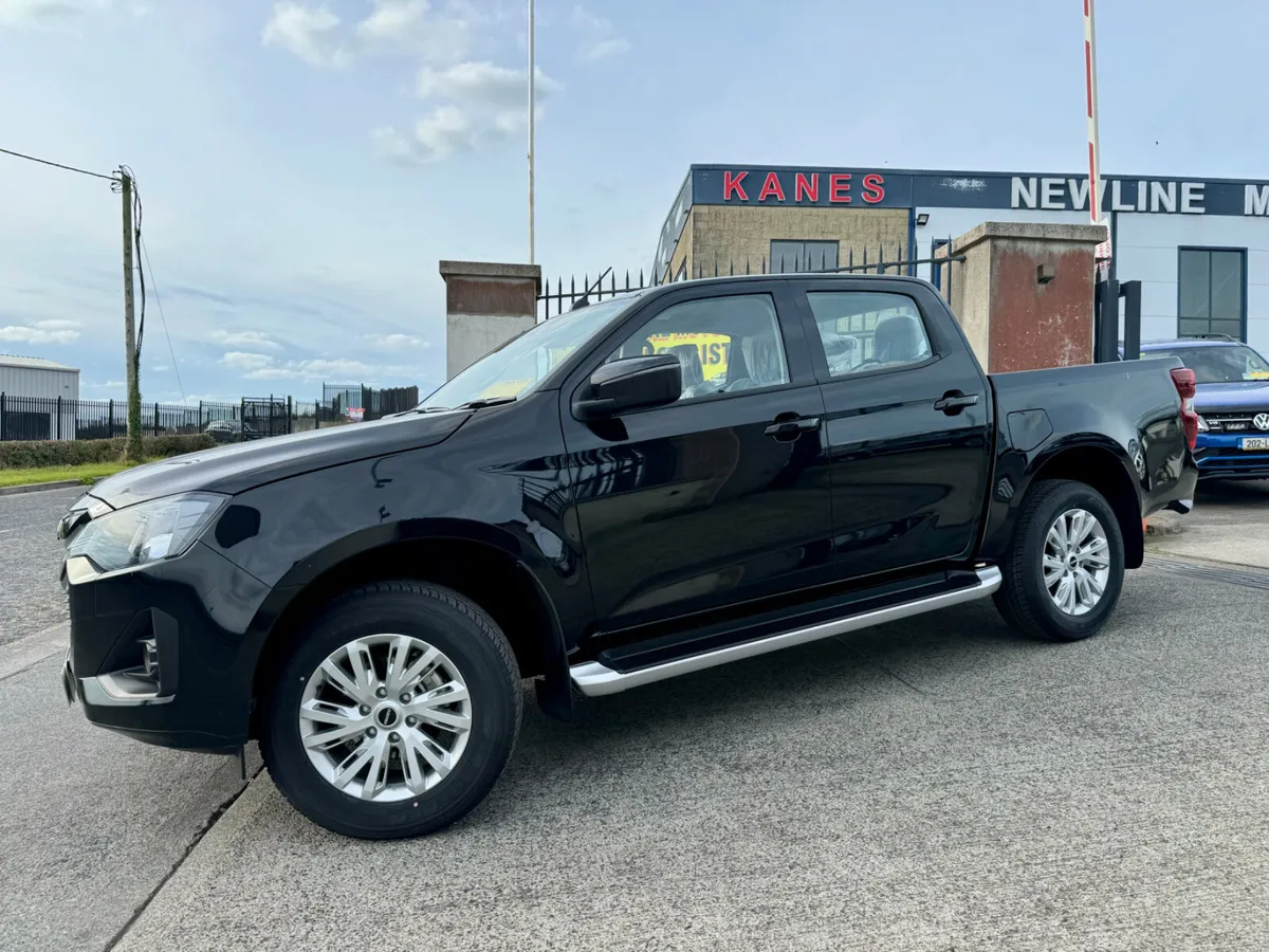 2025 Isuzu D Max!! BRAND NEW!! - Image 2