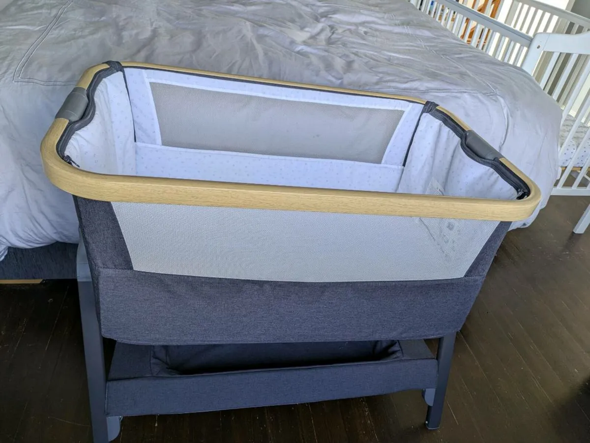 Tutti Cozee Bambini Lite baby co-sleeper - Image 2