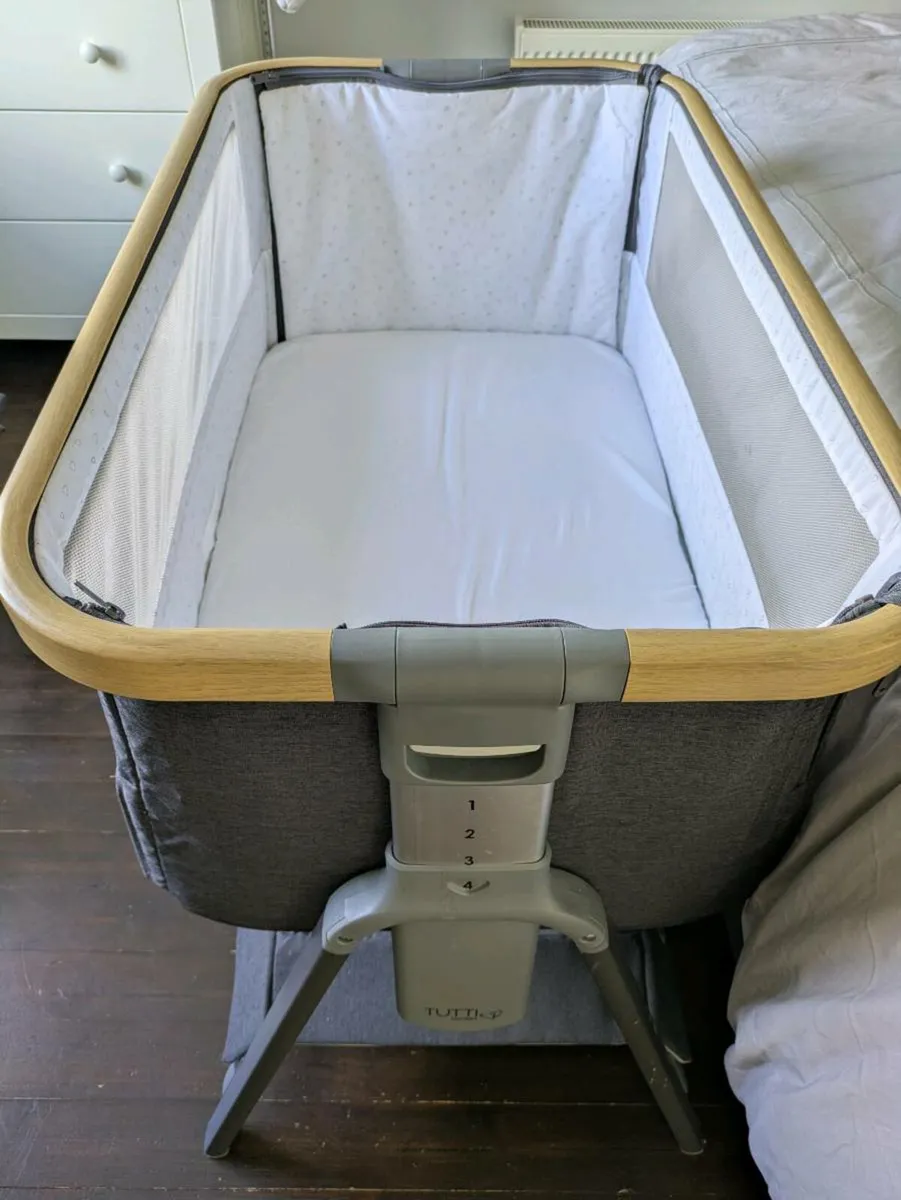 Tutti Cozee Bambini Lite baby co-sleeper - Image 4