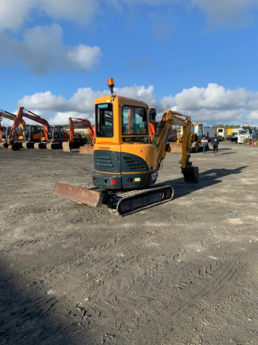 Hyundai 30z-9.                 2018 - Image 4