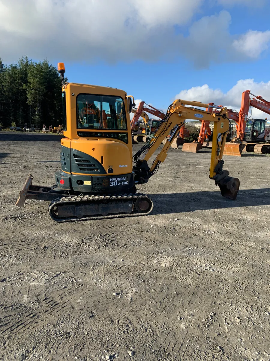 Hyundai 30z-9.                 2018 - Image 3