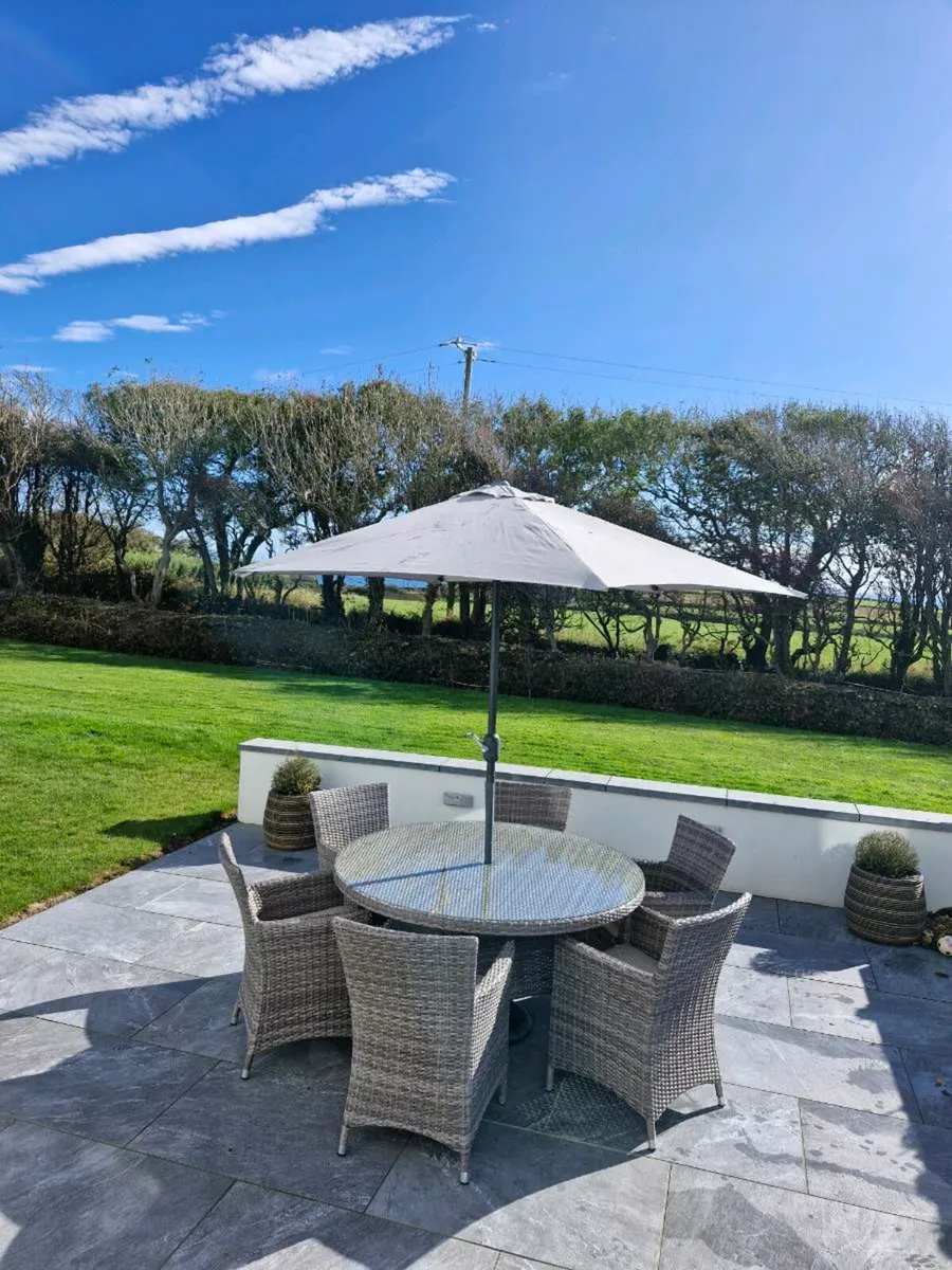 Garden furniture - Image 1