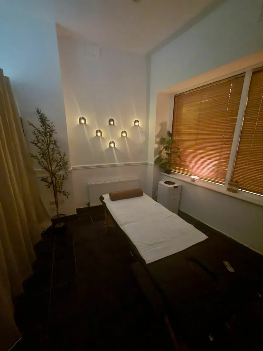 4 HANDS MASSAGE - Image 3