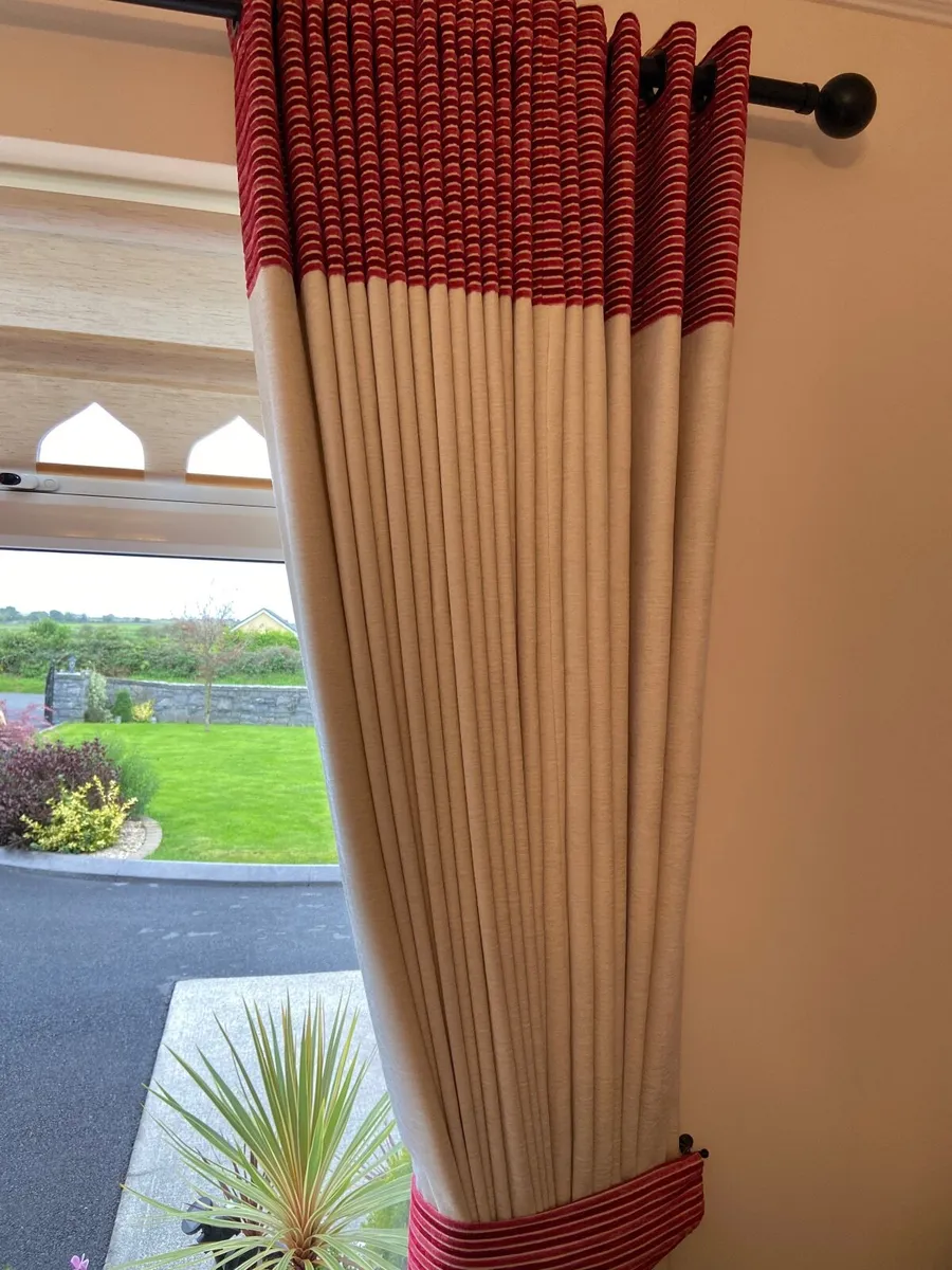 Curtains - Image 4