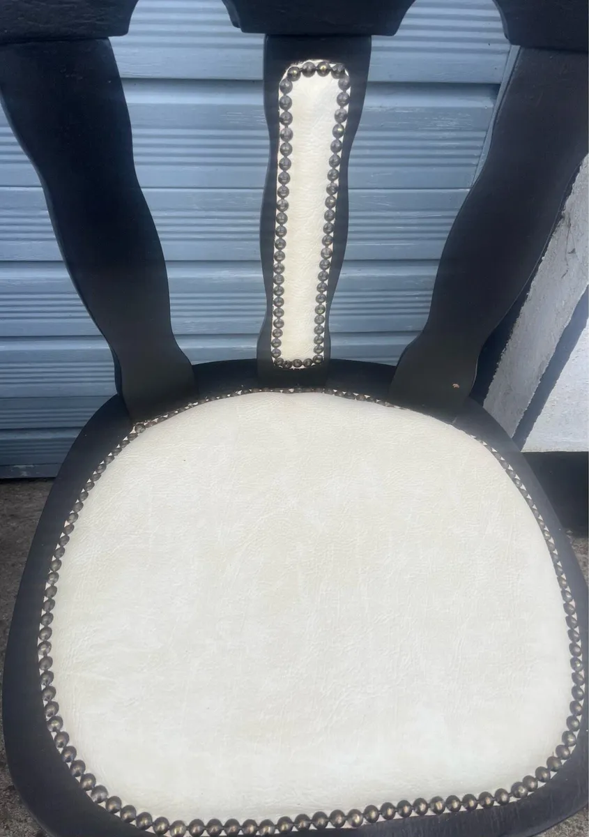 4 solid hardwood chairs - Image 3