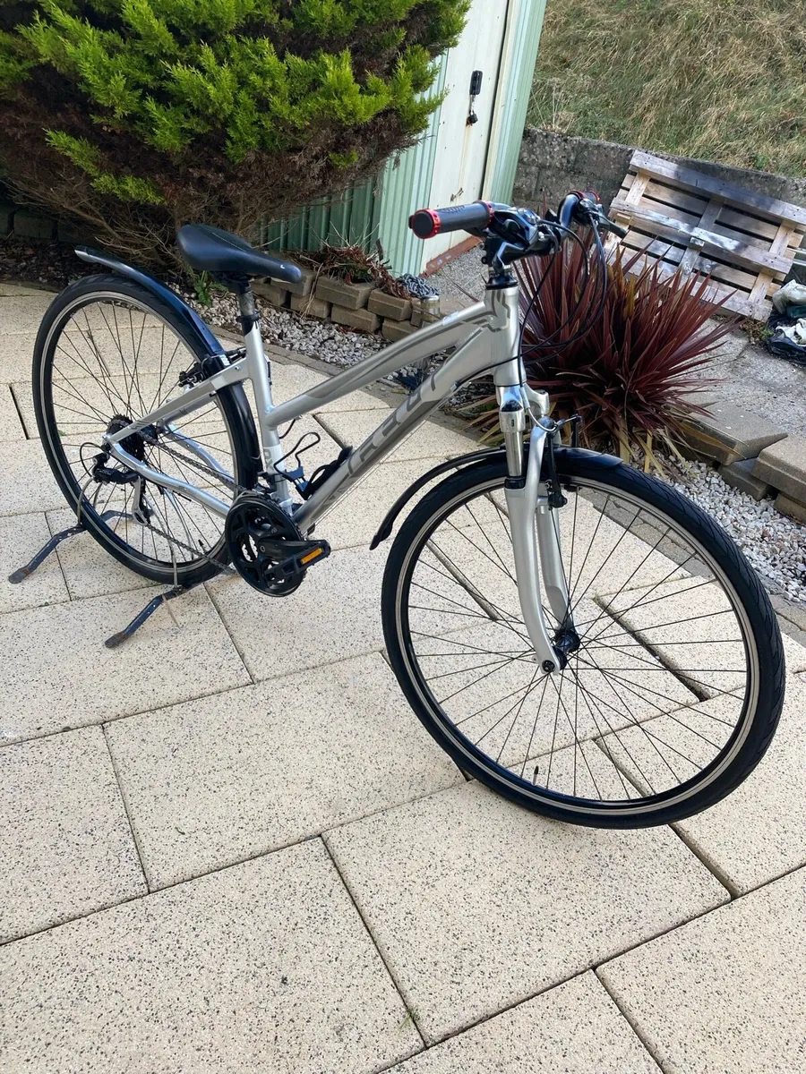 Ladies Felt QX 70 hybrid bike - Image 1