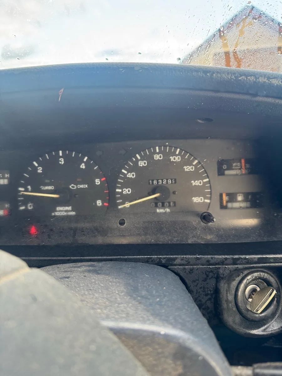 Toyota hilux surf - Image 3