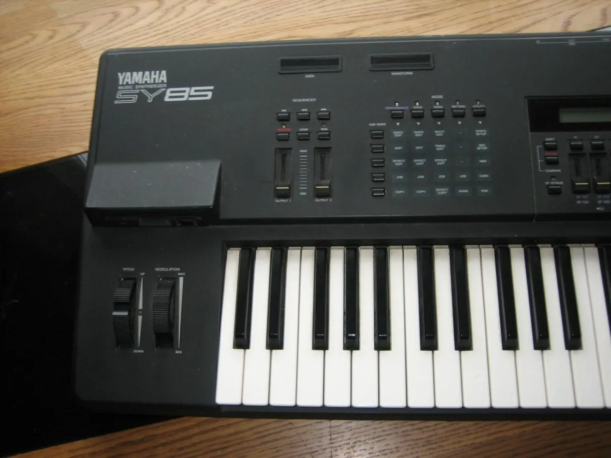Yamaha SY 85 ......perfect working order - Image 2