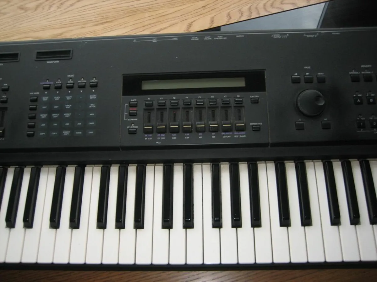 Yamaha SY 85 ......perfect working order - Image 3