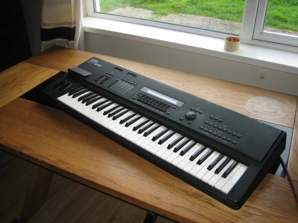 Yamaha SY 85 ......perfect working order - Image 1