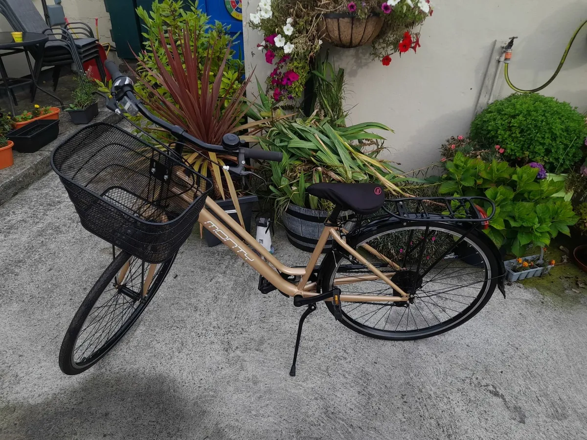 Monty Swing Ladies Bicycle  €300 ono - Image 2