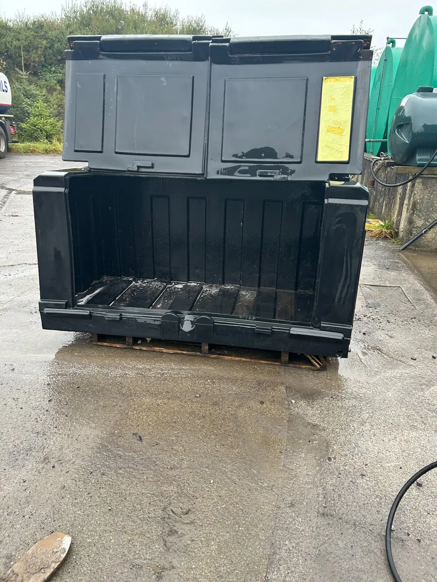 Shop coal bunker - Image 1