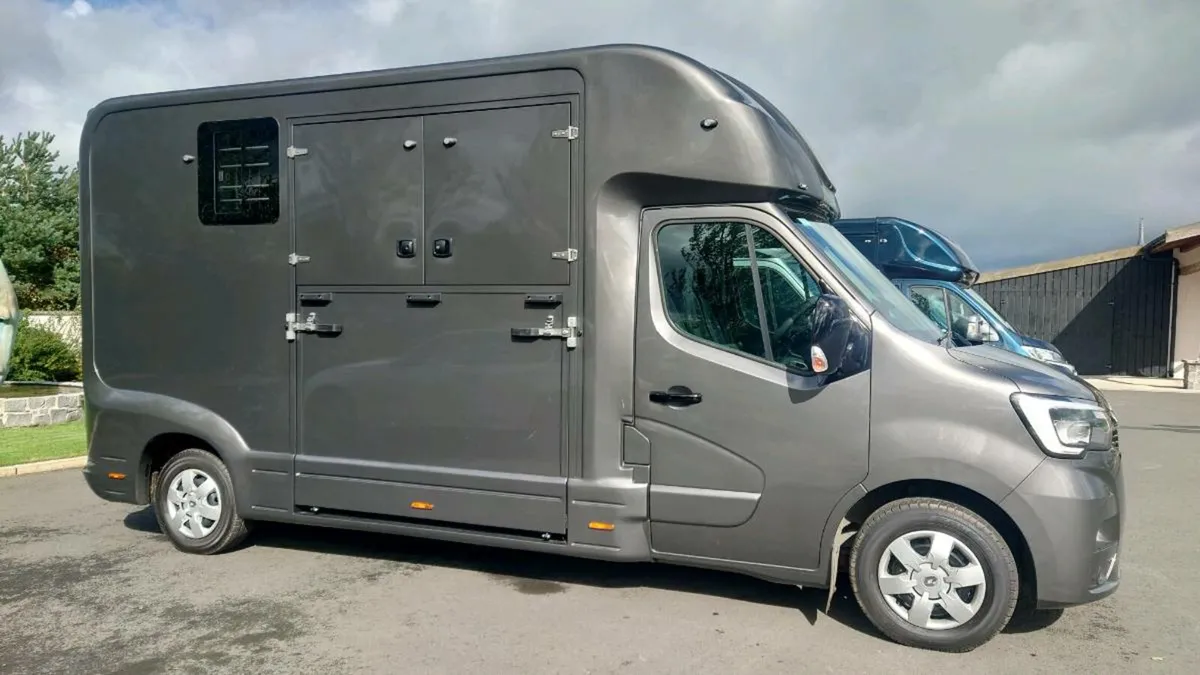 New & Used Stallion Stalls - Image 4