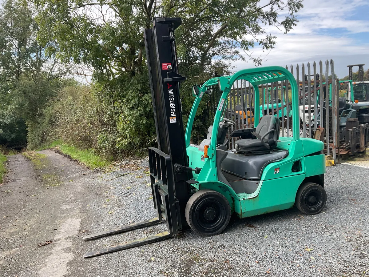 FORKLIFT - Image 1