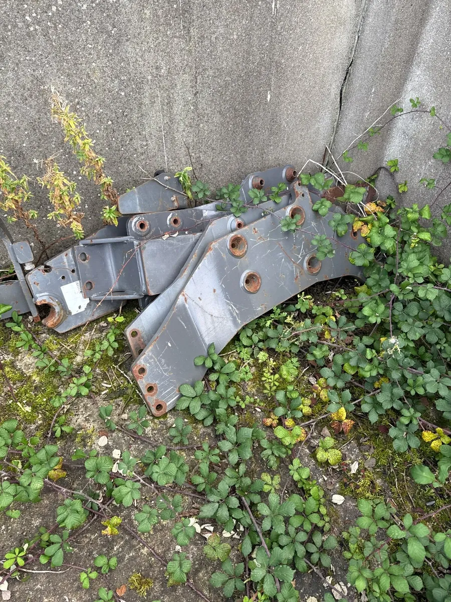 Loader brackets - Image 1
