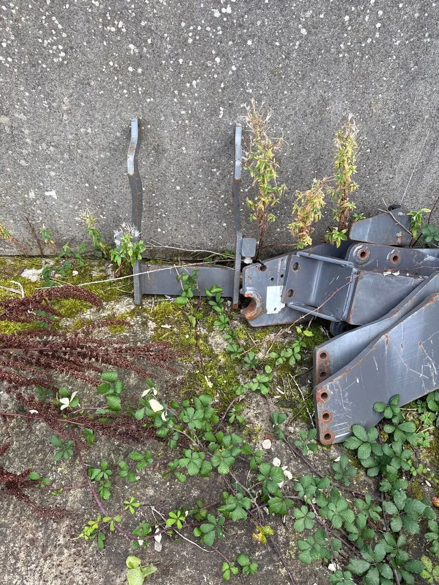 Loader brackets - Image 2
