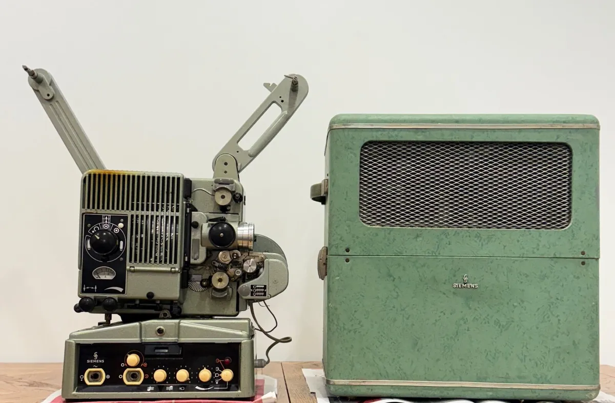16mm  film projector Siemens 2000 - Image 1