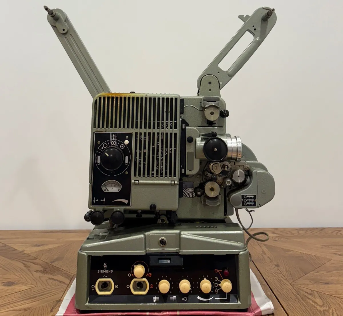 16mm  film projector Siemens 2000 - Image 2