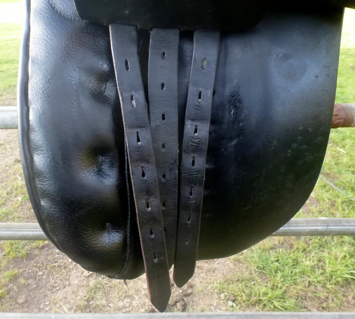 3 Dressage Saddles in 17.5" - Image 3