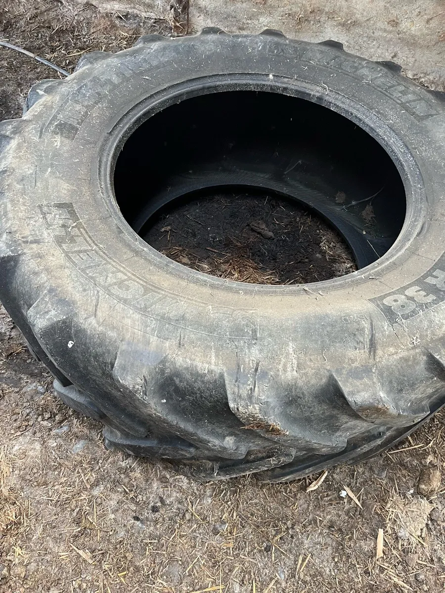 650/65 R38 back tyre - Image 2