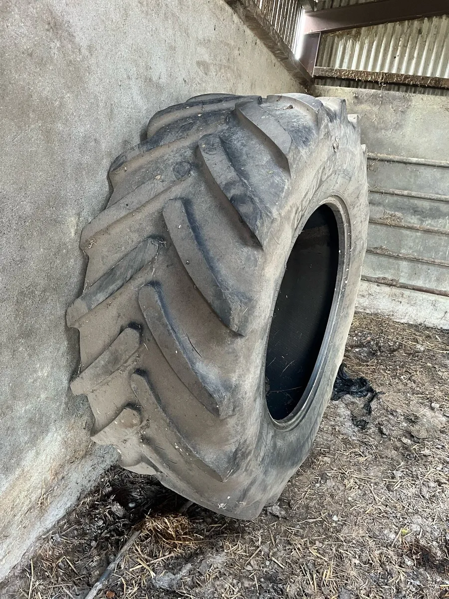 650/65 R38 back tyre - Image 1