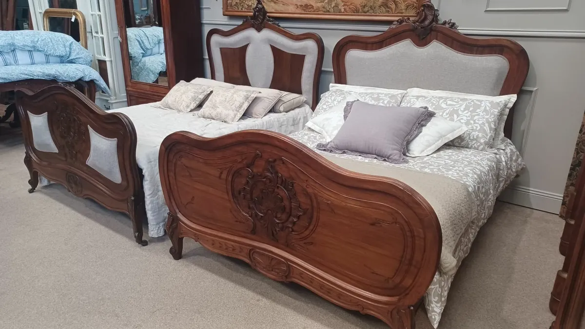 Two upholstery beds Louis XV - Image 2