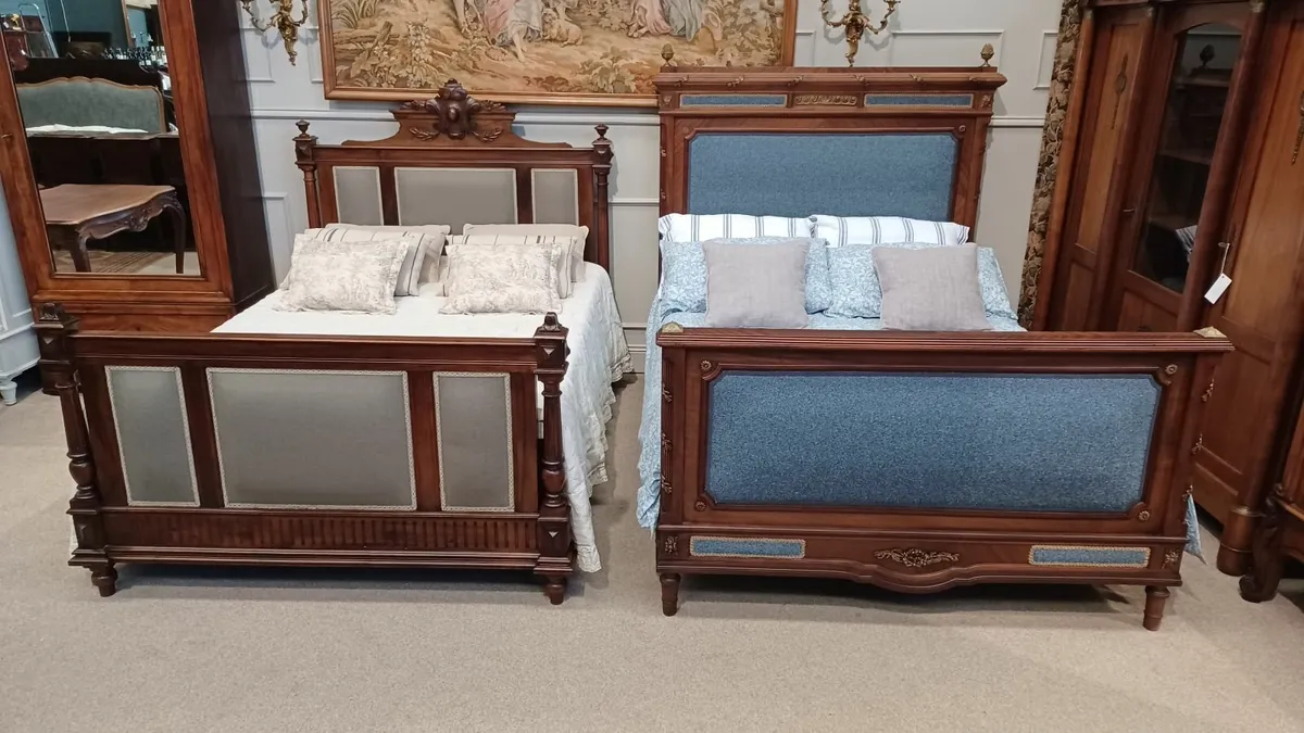 Two unique antique Henry II beds - Image 4