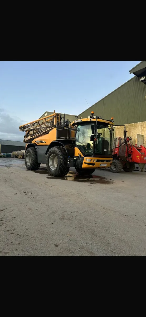 Self propelled Rogator 645B  yr2013 - Image 1