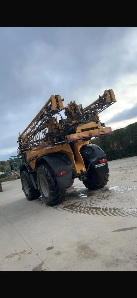 Self propelled Rogator 645B  yr2013 - Image 3