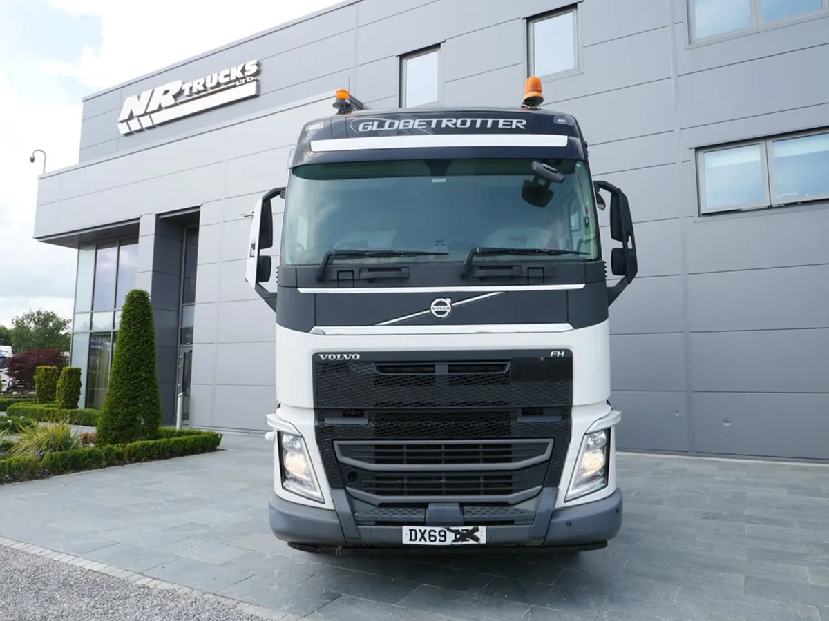 Volvo FH 500 Globetrotter 6x2  Midlift Ishift - Image 3