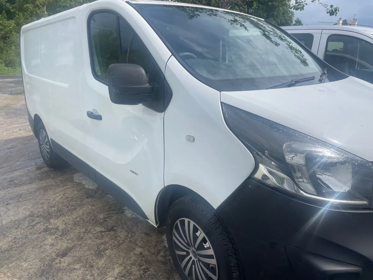 Vauxhall vivaro for breaking all parts available - Image 2