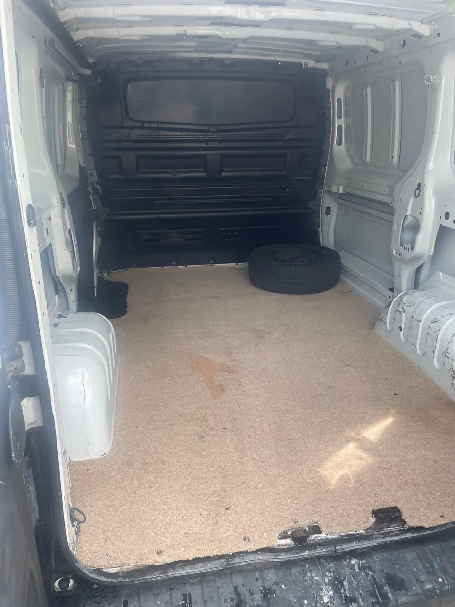 Vauxhall vivaro for breaking all parts available - Image 4
