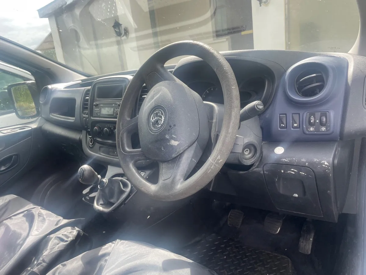 Vauxhall vivaro for breaking all parts available - Image 3