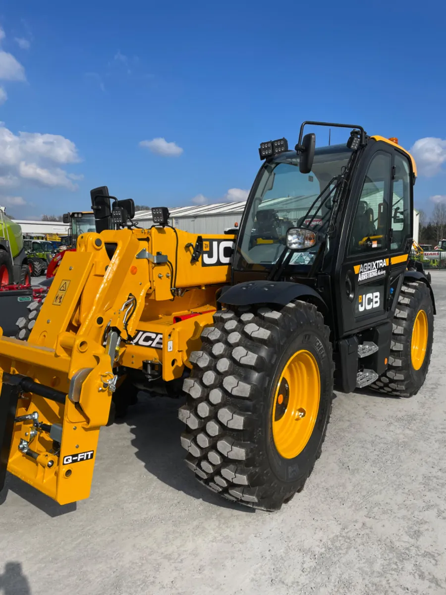 Jcb load all and TM loaders - Image 4