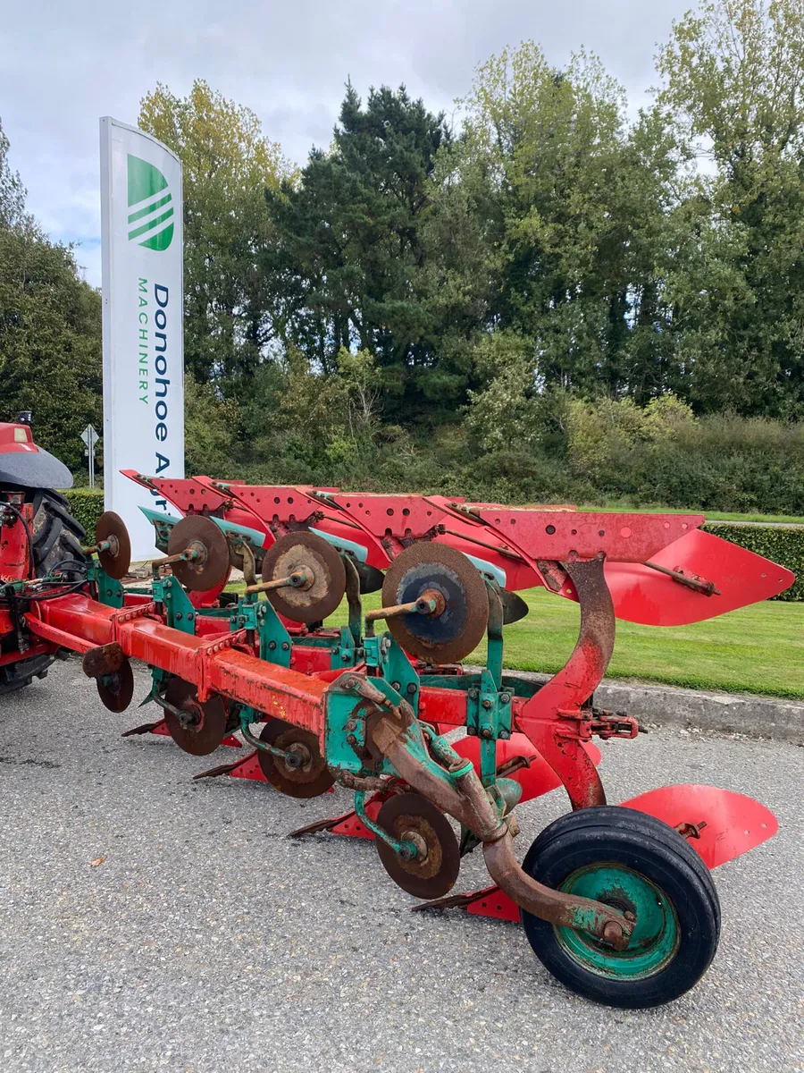 Model E 4 Furrow - Image 1