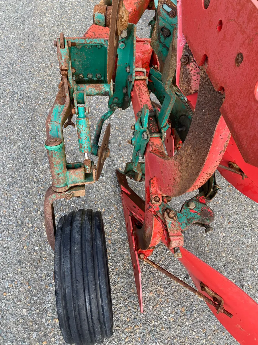 Model E 4 Furrow - Image 4