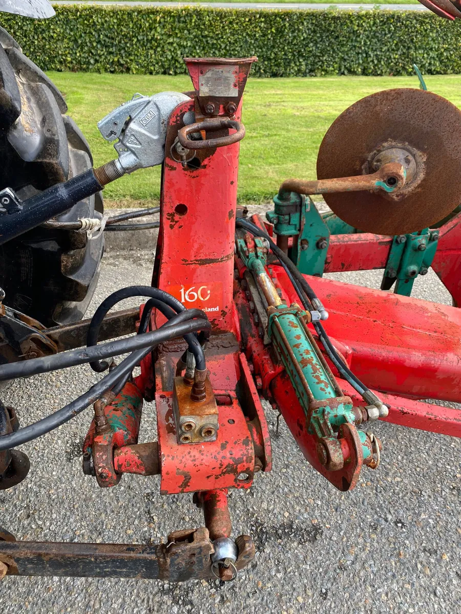 Model E 4 Furrow - Image 3