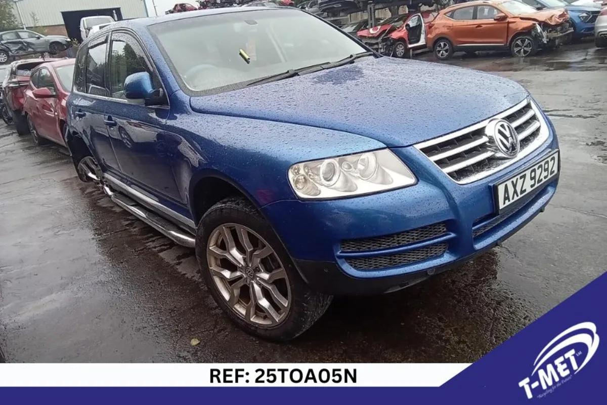 2004 VOLKSWAGEN TOUAREG BREAKING FOR PARTS - Image 1