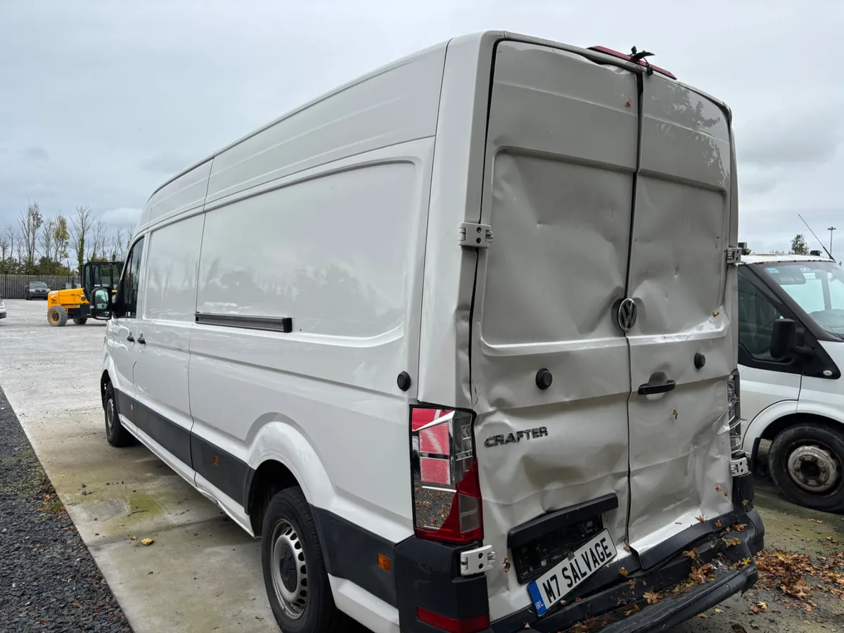 22 VW Crafter 240km Rear Damage Drive home - Image 4