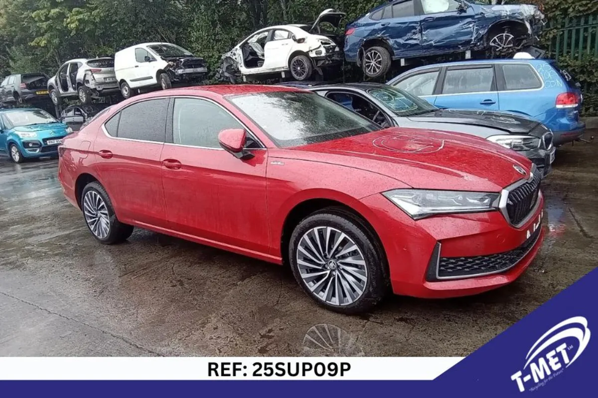 2025 SKODA SUPERB BREAKING FOR PARTS - Image 1