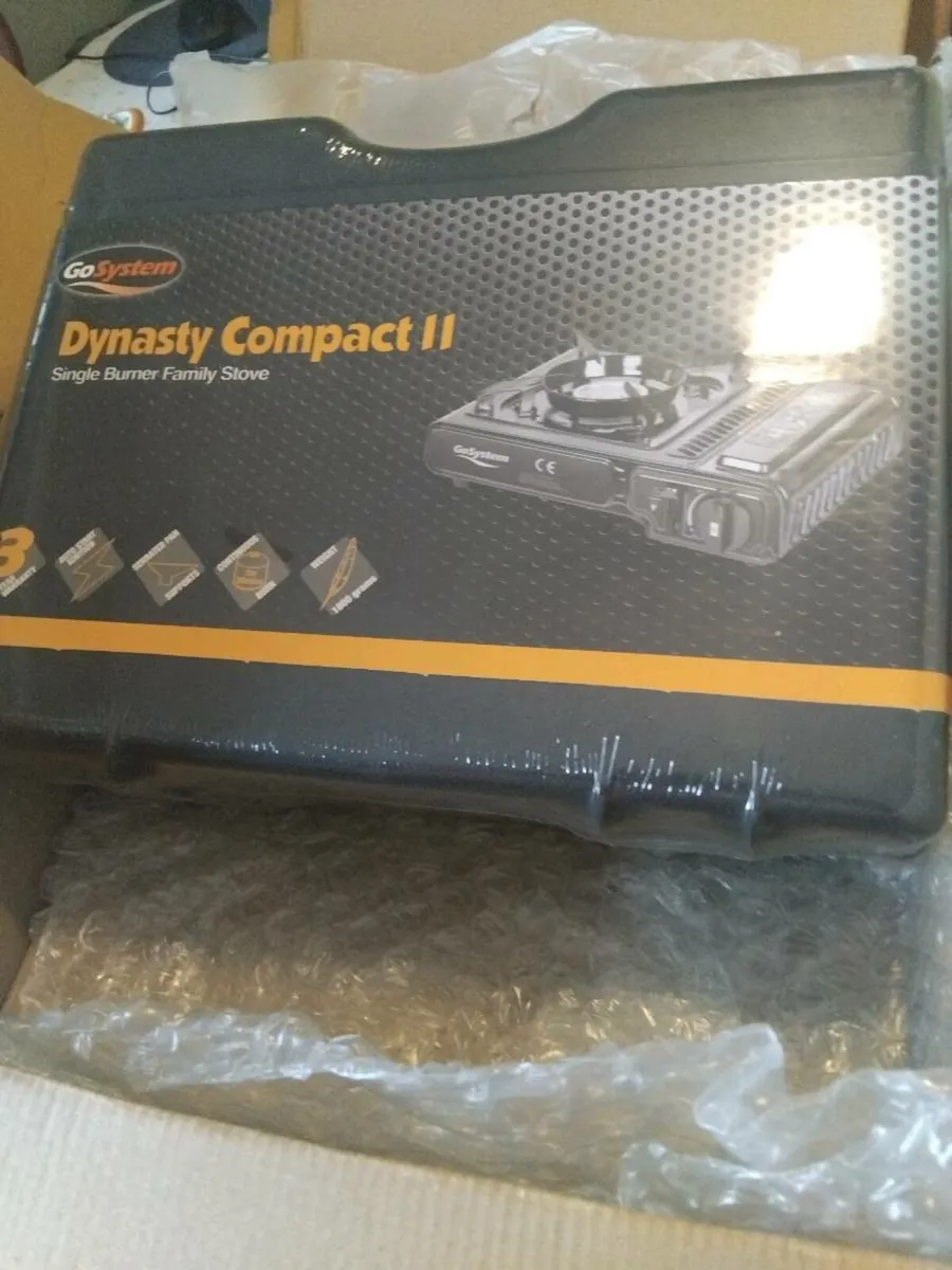 Dynasty single burner stove & cartridges - Image 1