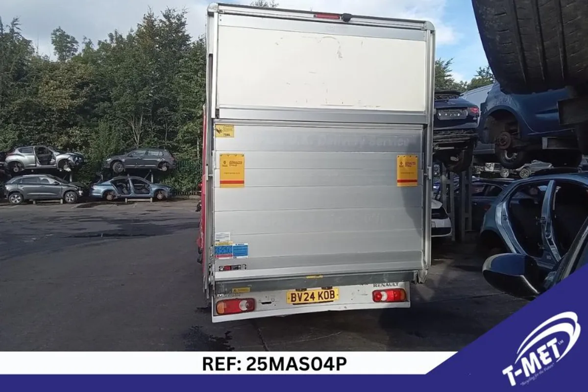 2024 RENAULT MASTER BREAKING FOR PARTS - Image 4