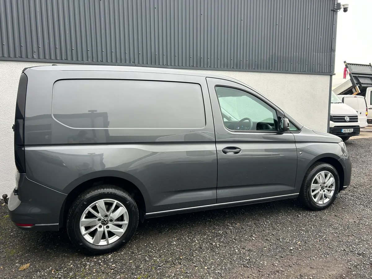 2022 Volkswagen Caddy 122 Bhp / Air con - Image 3
